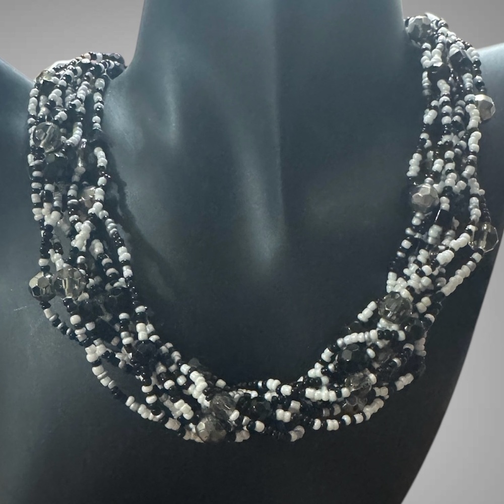 BLACK AND WHITE BEADED NECKLACE